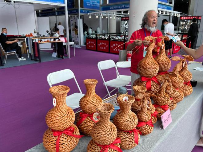 走进博览会，感受“山东手造”之美 沉浸式体验与美术工艺品的魅力